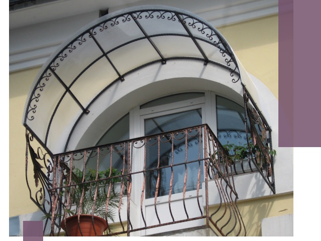 Козырьки над балконом в Верхнем Уфалее — изготовление и монтаж